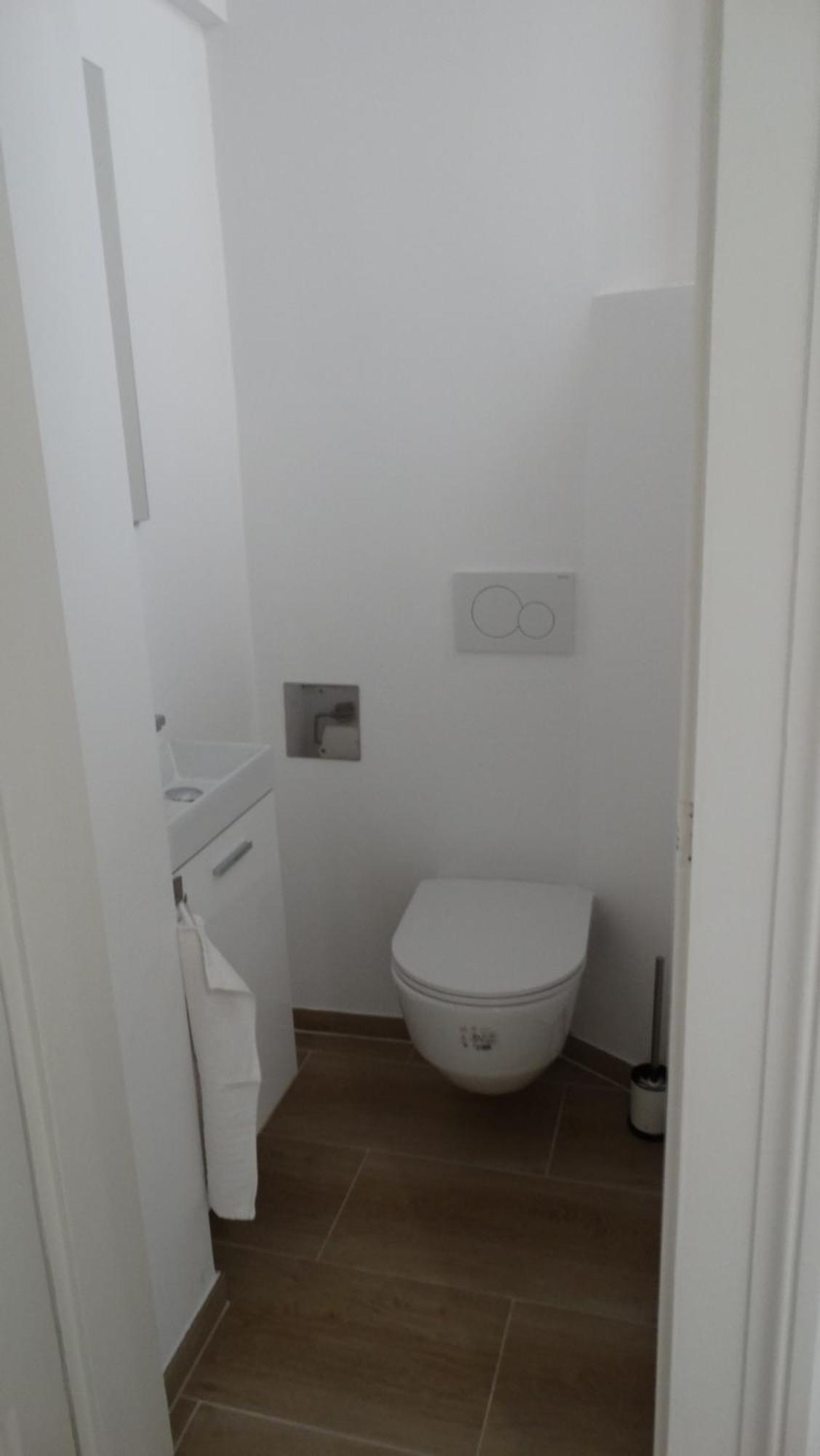 Apartmán Ruhige Art-Garconniere Mit Balkon Vídeň Exteriér fotografie